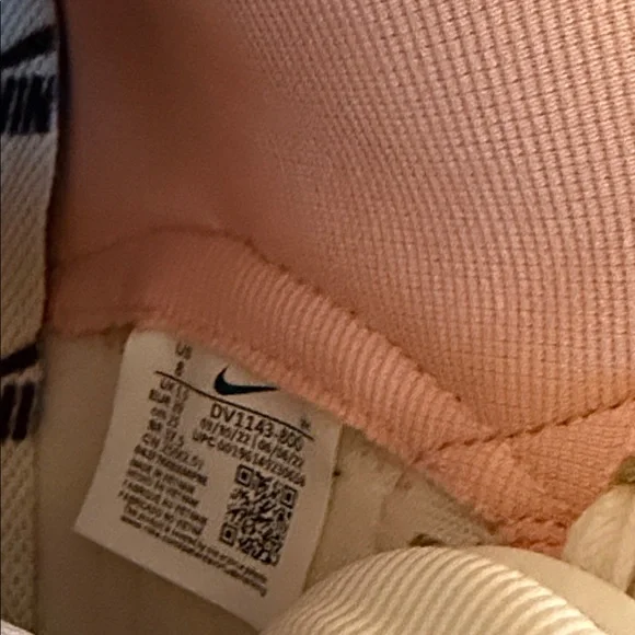 Nike Women's Dunk High 1985 Sneaker - Size 8 - Picture 5 of 6